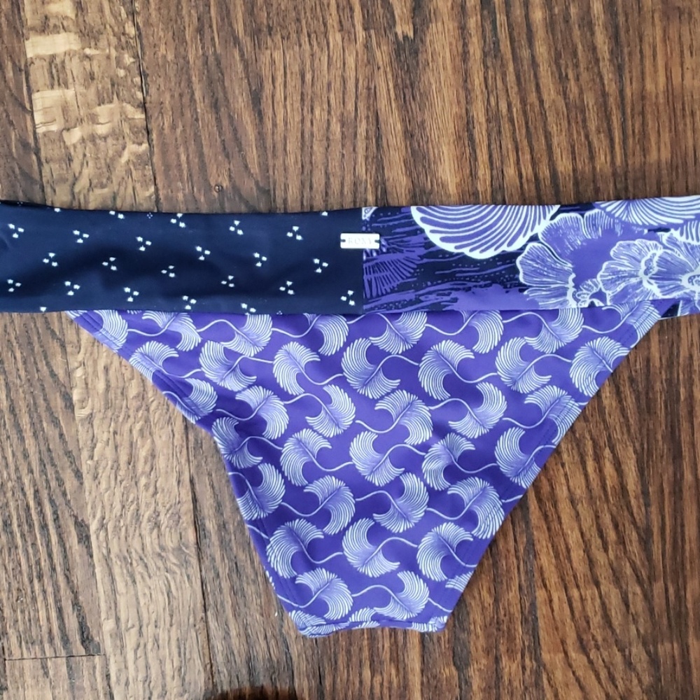 NWT!!! Roxy Bikini Bottoms - Picture 3 of 3
